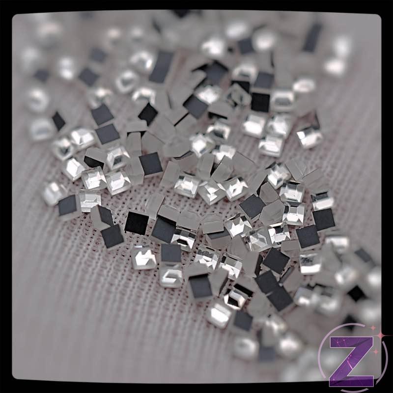 strassz formakő 1.5mm-es négyzet crystal színben